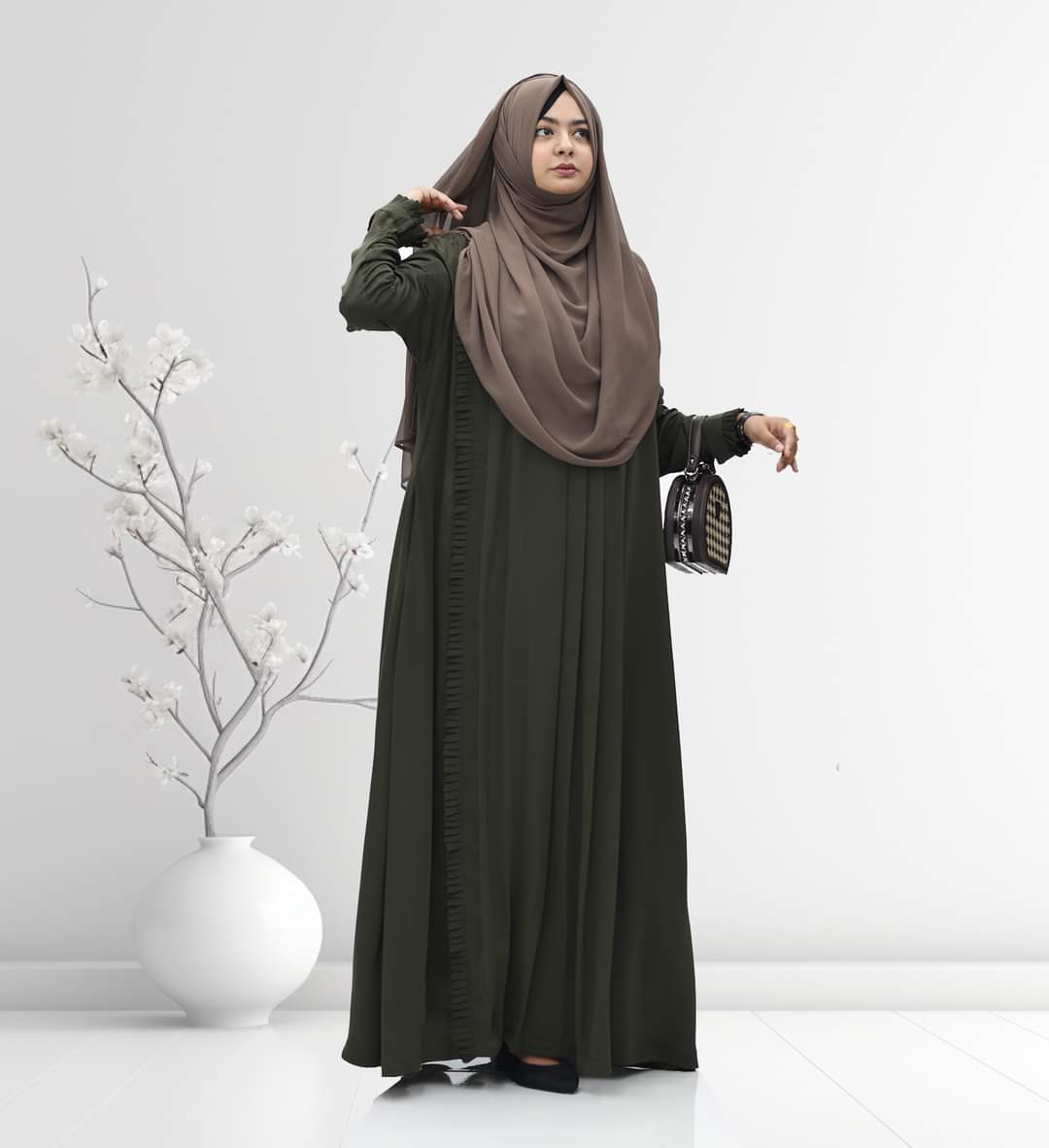Finely pleated gown-style borka